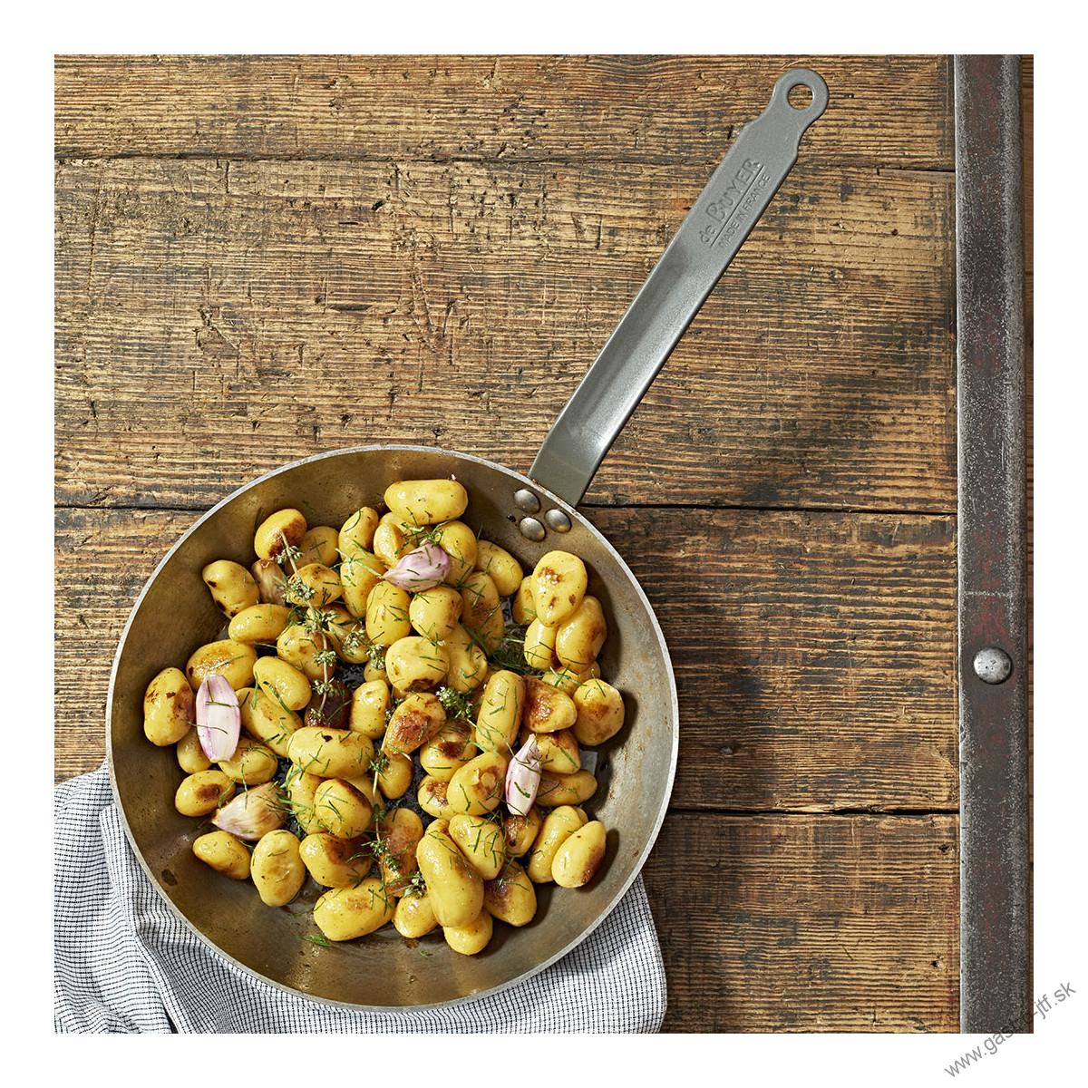 Panvica Carbone plus pr. 28 cm/ 2,1 kg / v. 4 cm
